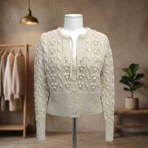 เสื้อคาร์ดิแกนไหมพรมถักสำหรับผู้หญิง กระดุมหน้า คอกลม แขนยาว แบบครอป - Product Image 1