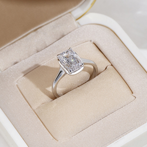 Anillo de Compromiso Messi Jewelry MSR-2111 con Diamante Cultivado en Laboratorio y Esmeralda de 18k - Product Image 5