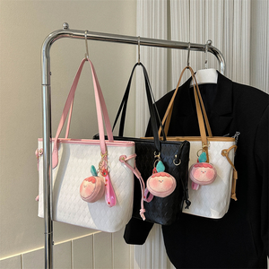 Sacs fourre-tout en PU de couleur unie pour femmes avec chaînes et doublure en coton, <span class=keywords><strong>sac</strong></span> messager de grande capacité avec fermeture éclair - Product Image 1