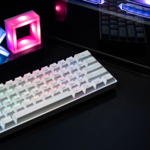 Teclado Mecánico para Juegos con Cable USB, Nuevo Teclado Mecánico para Juegos RGB LED Ultrafino de 60 Por Ciento con 61 Teclas Intercambiables en Caliente - Product Image 5