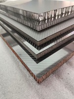 Panneau sandwich en fibre de carbone personnalisé OEM, panneau composite à âme alvéolée ultralégère 3K Twill avec service de découpe CNC