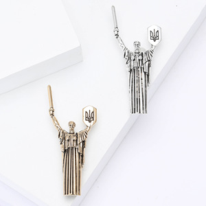 Broche con <span class=keywords><strong>Estatua</strong></span> de la Patria de <span class=keywords><strong>Ucrania</strong></span> con Espada y Tridente para Hombres y Mujeres, en Oro y Plata Antiguos - Product Image 3