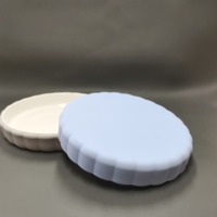 Assiette ronde en porcelaine blanche de ménage de qualité supérieure assiette en céramique pour bébé couverte de manchon en silicone micro-ondable créatif