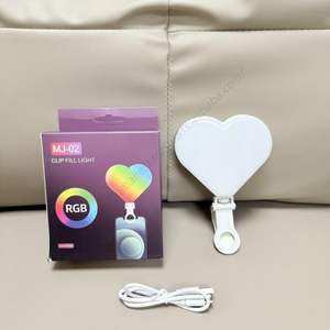 Lampe d'appoint portable MJ-02 3000-7000K avec batterie 1000 mAh, 3 modes d'éclairage et 15 types de couleurs RVB pour selfies – Vente en gros - Product Image 1