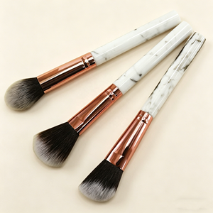 <span class=keywords><strong>Pinceau</strong></span> de <span class=keywords><strong>maquillage</strong></span> effet marbre - <span class=keywords><strong>Pinceau</strong></span> moelleux de luxe pour blush, contour, highlighter et poudre libre - Product Image 2