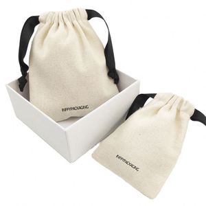 Sacs cadeaux pour bijoux en tissu flanelle doux et respirant, recyclables, avec cordon de serrage, design élégant, impression sérigraphique Naliwei - Product Image 1