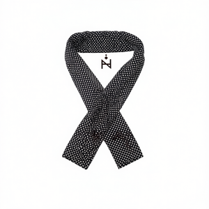 Pañuelo Triangular Angelina 135x60cm con Estampado de Puntos, Accesorio de Moda para Mujer, Todas las Temporadas, 100% Poliéster, Impresión Digital - Product Image 1