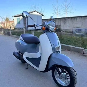 Scooter <span class=keywords><strong>d</strong></span>'<span class=keywords><strong>occasion</strong></span> à essence, modèle Fifty-four Phase, pour se <span class=keywords><strong>d</strong></span>éplacer au lieu de marcher - Product Image 3