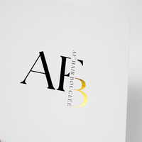 Carton recyclable blanc avec logo personnalisé, emballage de boîte cadeau avec couvercle à rabat magnétique et insert en mousse