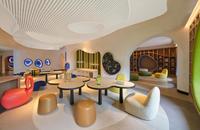 Ensemble complet de mobilier de chambre d'hôtel 5 étoiles en bois massif pour l'hôtellerie et les appartements, design moderne personnalisé, fabricant