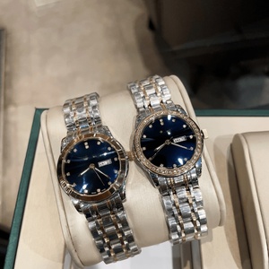 Montre de luxe haut de gamme avec mouvement à quartz précis, index des heures en diamant, cadran en nacre, lunette sertie de diamants, Longines. - Product Image 4