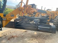 Niveleuse d'occasion GR2153 215 CV avec ripper, 16,5 tonnes, boîte de vitesses contrôlée par PLC et moteur Cummins – Machine de construction routière