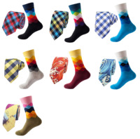 Ensemble Cravate et Chaussettes en Coton à Motif Vague d'Ananas et Carreaux de Dessin Animé pour Hommes, Design Amusant, Bleu, pour Fête, Quotidien, Décontracté, Accessoire de Costume, Cadeau