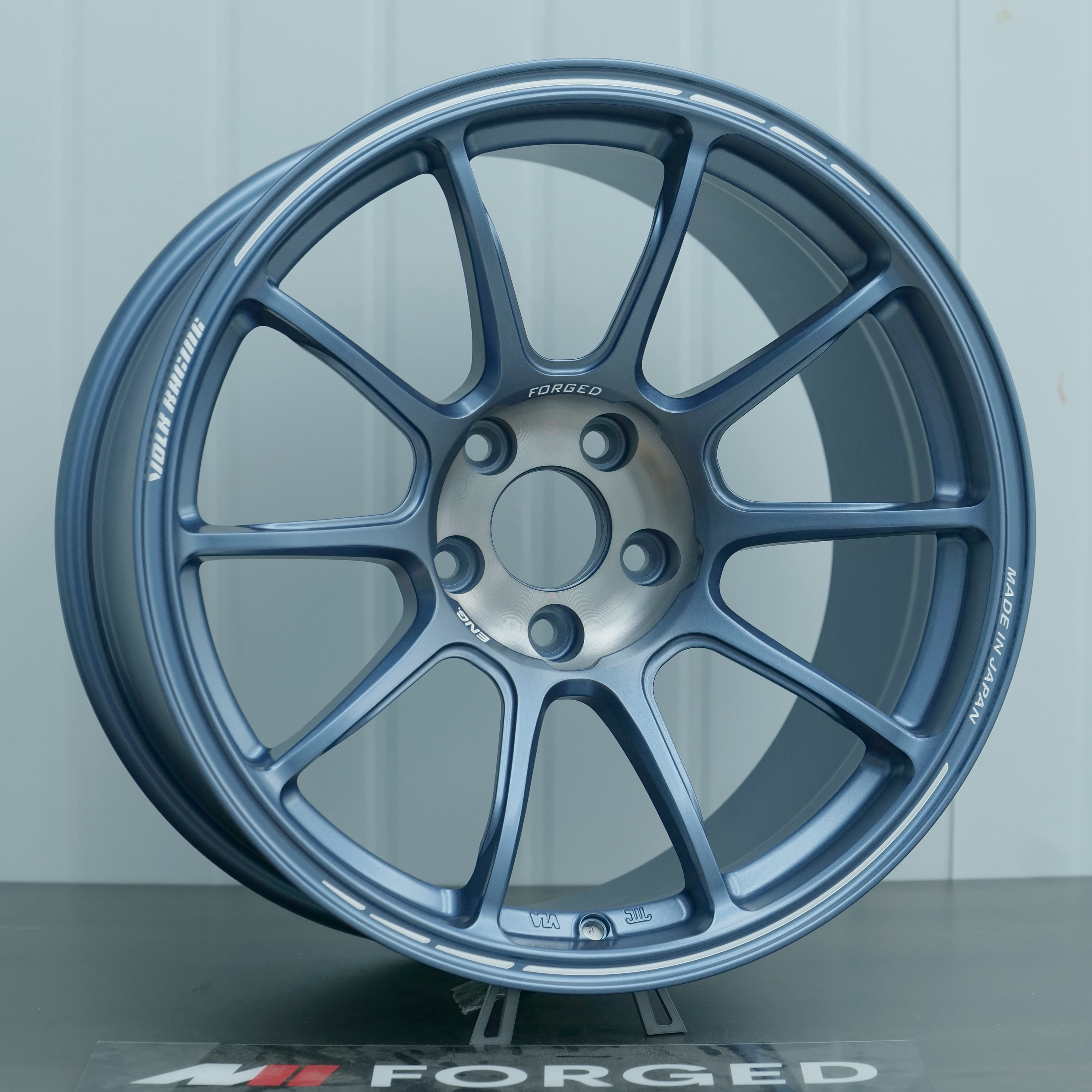 สีน้ำเงินด้าน