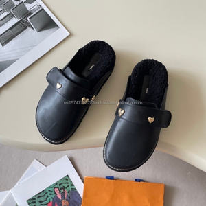Mocasines de Hombre de Marca al por Mayor, de Cuero Charol Negro, Estilo de Diseñador de Lujo, Pantuflas Casuales de Felpa Suave de Alta Calidad para Mujer - Product Image 1