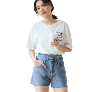 Prix usine taille moyenne Denim Jeans Shorts pour femmes croix taille Design décontracté Streetwear Style lavé Technique pour l'été - Product Image 1