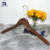 Cintres en bois personnalisés avec logo gravé, brun antique, luxe