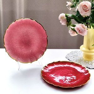 Design di lusso con forma smerlata e Set di lastre di vetro con bordo dorato per decorazione di nozze - Product Image 3