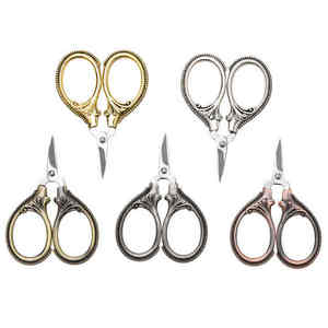 Mini Forbici in Acciaio Inox per Cucito, Semplici e Resistenti, Stile Vintage, Tascabili, Multicolore, Accessorio per Cucito - Product Image 1