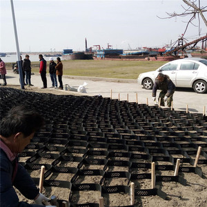 50mm 75mm HDPE Geocell Ground Grid Paver <span class=keywords><strong>Stabilisateur</strong></span> <span class=keywords><strong>de</strong></span> <span class=keywords><strong>gravier</strong></span> en <span class=keywords><strong>nid</strong></span> <span class=keywords><strong>d</strong></span>'<span class=keywords><strong>abeille</strong></span> pour le renforcement des chaussées et des allées routières - Product Image 4
