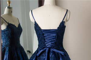 Vestido de Gala Azul Marino y Borgoña para Quinceañera, Largo hasta el Suelo, con Escote Corazón Bordado y Diseño sin Mangas - Product Image 6