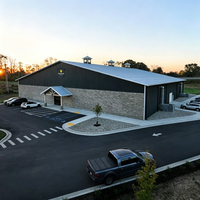 Terrain de pickleball intérieur avec structure en acier, résistance au vent de 160 km/h, certifié AISC, galvanisé en usine