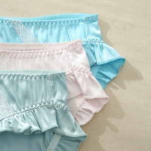 Bragas de seda transpirable sin costuras personalizadas de nuevo diseño, bragas de encaje para niñas, ropa interior de verano para mujer, bragas de seda satinada - Product Image 3