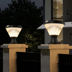 Lámpara de Poste LED Solar de Alta Calidad con Batería Impermeable IP65 para Exteriores - Product Image 5
