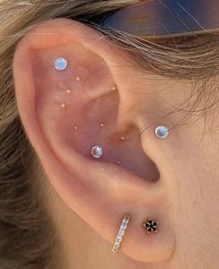 2025 Top vente 20pcs graines d'oreille d'acupression en acier inoxydable doré pour un usage quotidien - Product Image 4