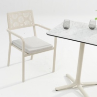 Chaise de salle à manger extérieure moderne en aluminium découpé au laser, empilable, en métal, résistante à l'eau, pour hôtel et café