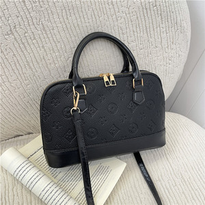 Sac bandoulière transfrontalier, décontracté et simple, idéal pour les trajets quotidiens. Un sac élégant et stylé à porter à l'épaule. - Product Image 4