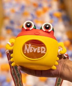 Nuovo Zainetto per Bambini con Simpatico Design a Granchio, Doppio Portabicchieri, Coperchio Pop-up e Cannuccia, Sicuro per Alimenti e Lavabile in Lavastoviglie - Product Image 4