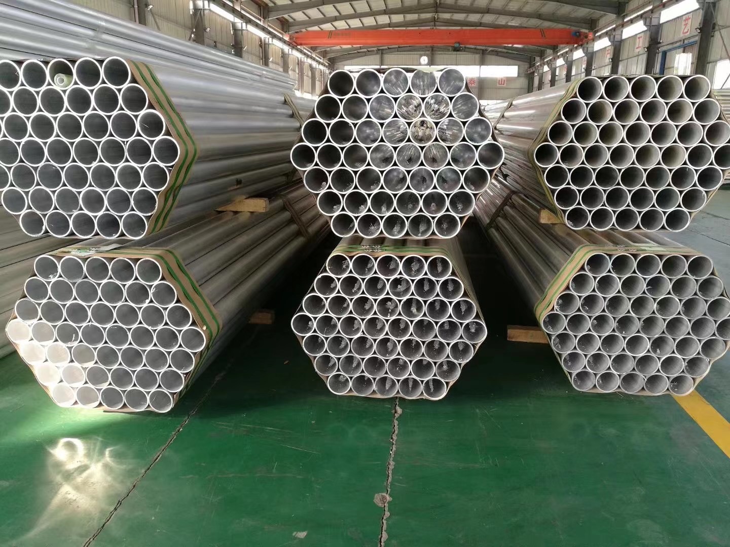 6063-t5 Aluminiowy kątownik ścienny Kwadratowy okrągły I Kształt Szyna aluminiowa Ziarno drewna Niestandardowy profil aluminiowy do wytłaczania 4