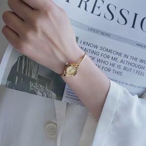 DIMEINA 001 Piccolo Bracciale <span class=keywords><strong>Dorato</strong></span> <span class=keywords><strong>Orologio</strong></span> da <span class=keywords><strong>Donna</strong></span> al Quarzo Impermeabile Stile Retrò e Semplice Vintage - Product Image 4