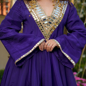 Chal de Seda Morado Bordado con Espejos, Prenda Tradicional India y Pakistaní para Mujer, para Todas las Temporadas - Product Image 5