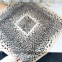 Écharpe carrée en satin imprimé léopard 90x90cm, bandana en polyester effet soie, foulard de mode pour femme