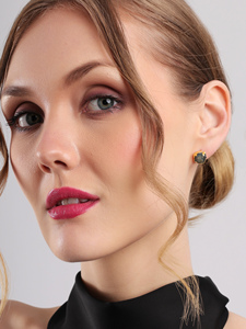 ต่างหูลาบราดอไรต์ดิบ ประดับคริสตัลธรรมชาติ  งานแฮนด์เมด  ตกแต่งด้วยทอง  ของขวัญสำหรับผู้หญิง - Product Image 4