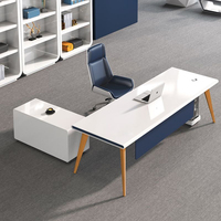 Conjunto Moderno y Personalizable de Escritorio y Silla Ergonómica Pintados para Oficinas en Casa, Ideal para Espacios de Trabajo Administrativos