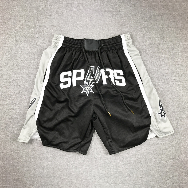 Éperons réguliers noirs