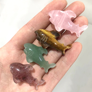 Vente en gros de sculptures d'animaux en pierres précieuses naturelles, mini poisson requin en cristal pour la décoration - Product Image 5