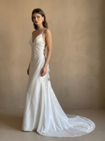 Gaun Pengantin untuk Pengantin Wanita Ukuran Besar Model Backless Ball Gown Gaun Pernikahan Custom Warna Ivory Bahan Satin dengan Train