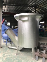 Réservoir de lavage à chaud automatique pour flocons de PET, équipement auxiliaire efficace pour le lavage à chaud du plastique