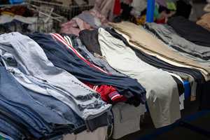 SH07 Ropa Usada de Verano para Mujer y Hombre, Ropa de <span class=keywords><strong>Segunda</strong></span> <span class=keywords><strong>Mano</strong></span> Mixta al por Mayor, Vestidos, Faldas, Camisas, Pantalones Cortos, Jeans, Pantalones - Product Image 3