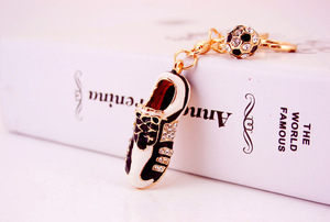 Wholesale Football Shoes Rhinestone Keychain Car Purse <b>Bag</b> Buckle Pendant <b>Key</b> <b>Ring</b> Keychain Sports Gift - Product Image 2