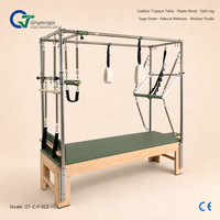 Table trapèze Cadillac en bois d'érable vert sauge, avec pieds modulaires fendus et plateau plat antidérapant, pour salles de bien-être naturel