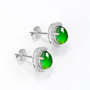 Pendiente ovalado de esmeralda natural en forma de huevo, color verde sol, hecho de jade de grado hielo. Conjunto con plata S925. Joyería para las orejas de mujer. - Product Image 4