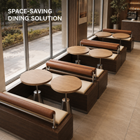 Banc de café avec coussin crème et traversin marron, table en marbre avec piédestal doré, chaises et tables pour restaurant ou café