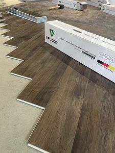 Venta al por mayor de lujo interior de PVC SPC suelo de alta calidad resistente al desgaste suelo de tablones de vinilo diseño moderno sistema de bloqueo de clic - Product Image 3