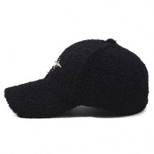 Casquette de baseball fourrée tendance pour femme, personnalisable avec logo brodé, en peluche chaude et confortable pour l'hiver – Vente en gros - Product Image 2