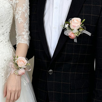 Set Korsase Pergelangan Tangan Boutonniere Mawar Buatan Dua Warna Merah Anggur Sutra Buatan Tangan Gaya Korea untuk Pengantin Pria